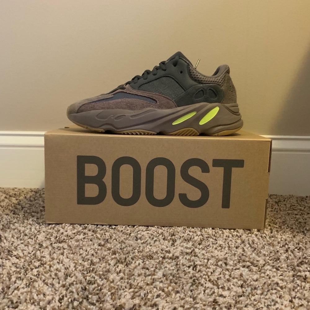 Yeezy Boost 700 Mauve